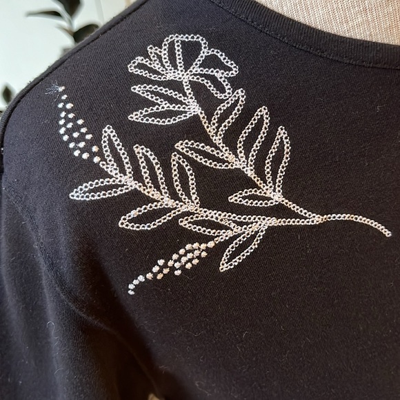 EUC Vintage Alfred Dunner embroidered floral patterned short sleeve black tshirt - Picture 5 of 8